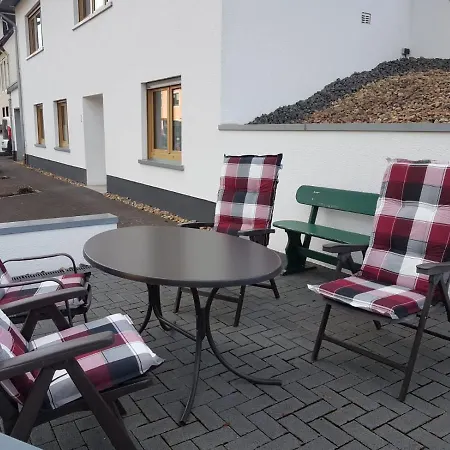 Apartment Ferienwohnung- Sarah Hahnstatten